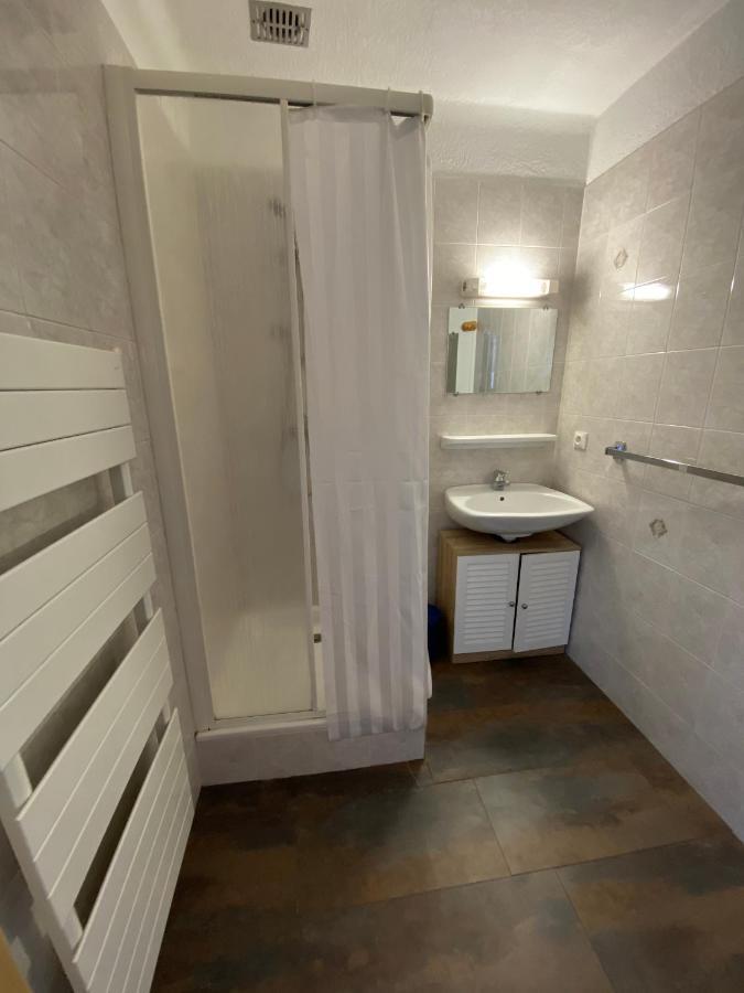Chambres Avec Garage Motos Lanslebourg-Mont-Cenis Eksteriør bilde